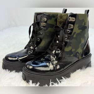 Black and Green Camouflage Women's Lace Up Fashion Boots sz 8 Pre-Owned